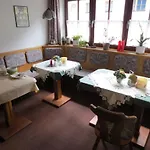 Alpenhaeusl Konukevi *