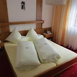 Alpenhaeusl Vendégház *